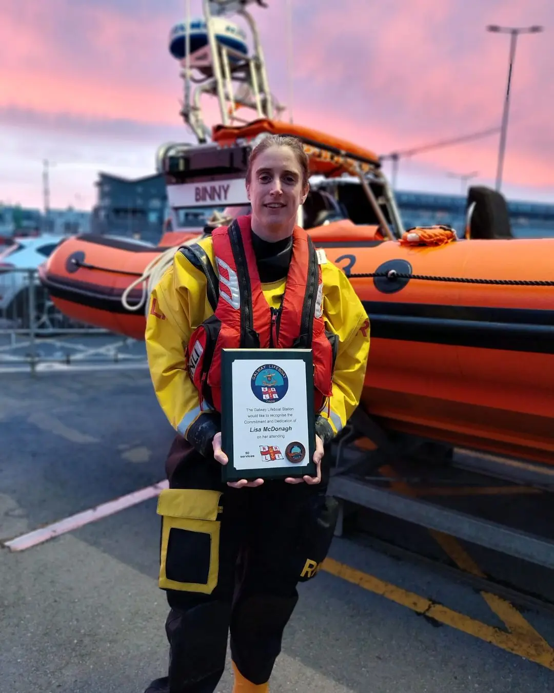 Lisa McReilly with her Certificate